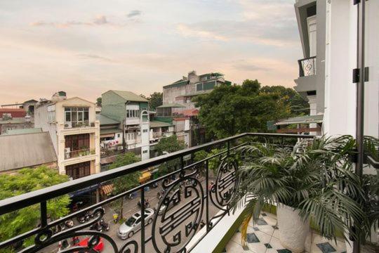 Hanoi Eastern Gate Hostel & Spa Exterior photo